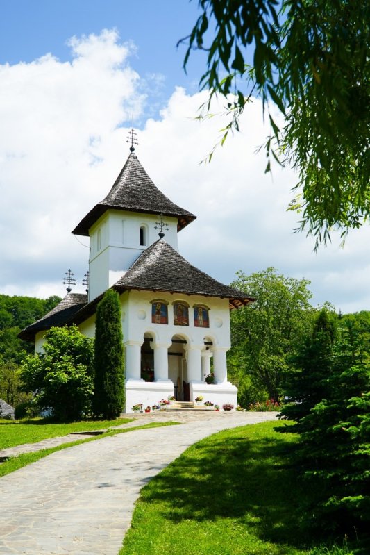 Vremuri de înnoire și binecuvântare pentru Schitul Brătășești din Argeș 333374