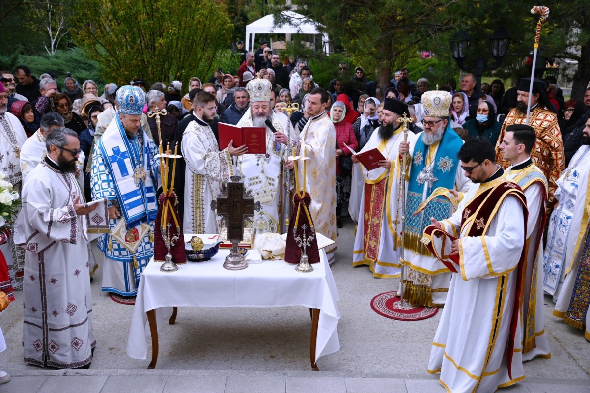 „Acoperământul Maicii Domnului”, o mănăstire ca o călătorie 333482