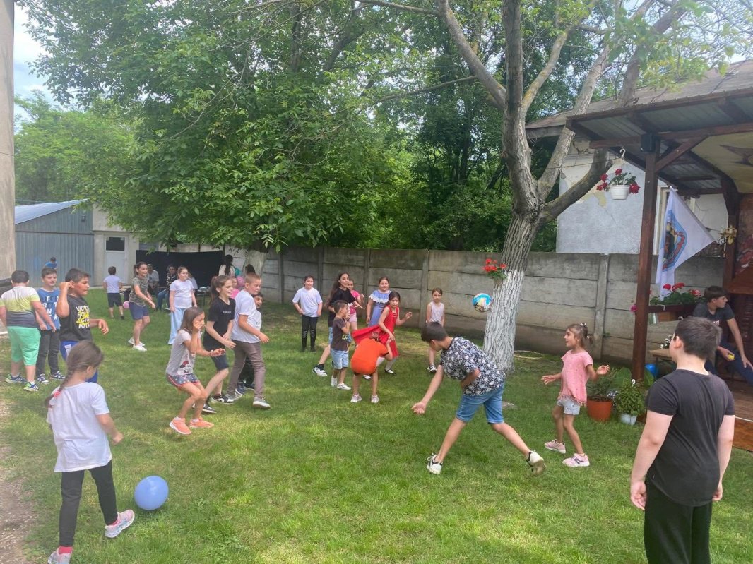 Activități pentru copii în parohii din Arhiepiscopia Bucureștilor 333543