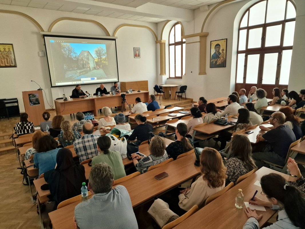 Conferința „Sub semnul icoanei” la Facultatea de Teologie Ortodoxă din București 333532