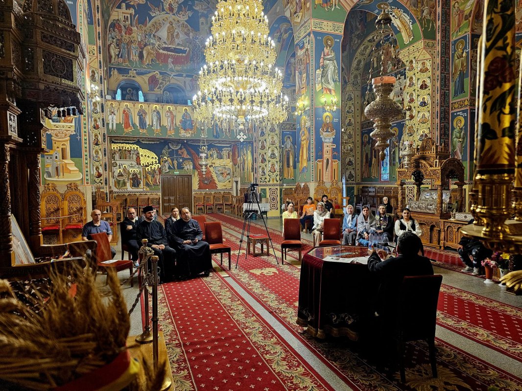 Întâlnire catehetică dedicată tinerilor la Biserica Șerban Vodă din București 333527