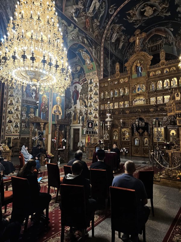 Întâlnire catehetică dedicată tinerilor la Biserica Șerban Vodă din București 333528