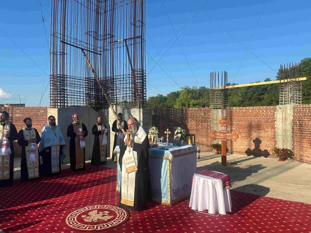 Piatră de temelie pentru biserica nouă a Mănăstirii Vovidenia din Huși 333520