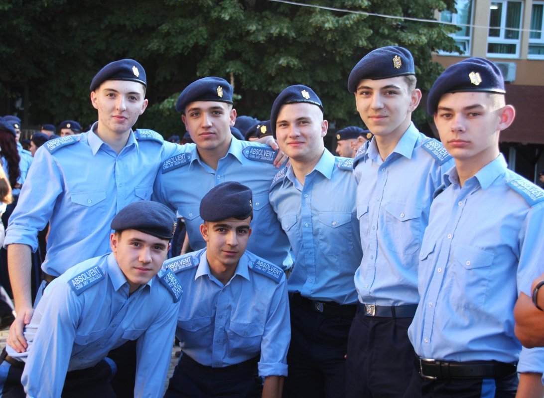 Festivități de absolvire în colegiile militare 333606