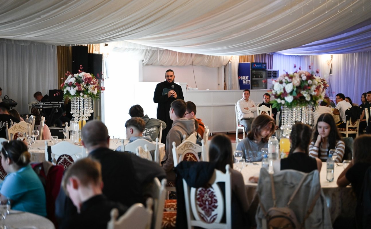 Întâlnirea tinerilor ortodocși din Episcopia Devei și Hunedoarei, la Haţeg 333620