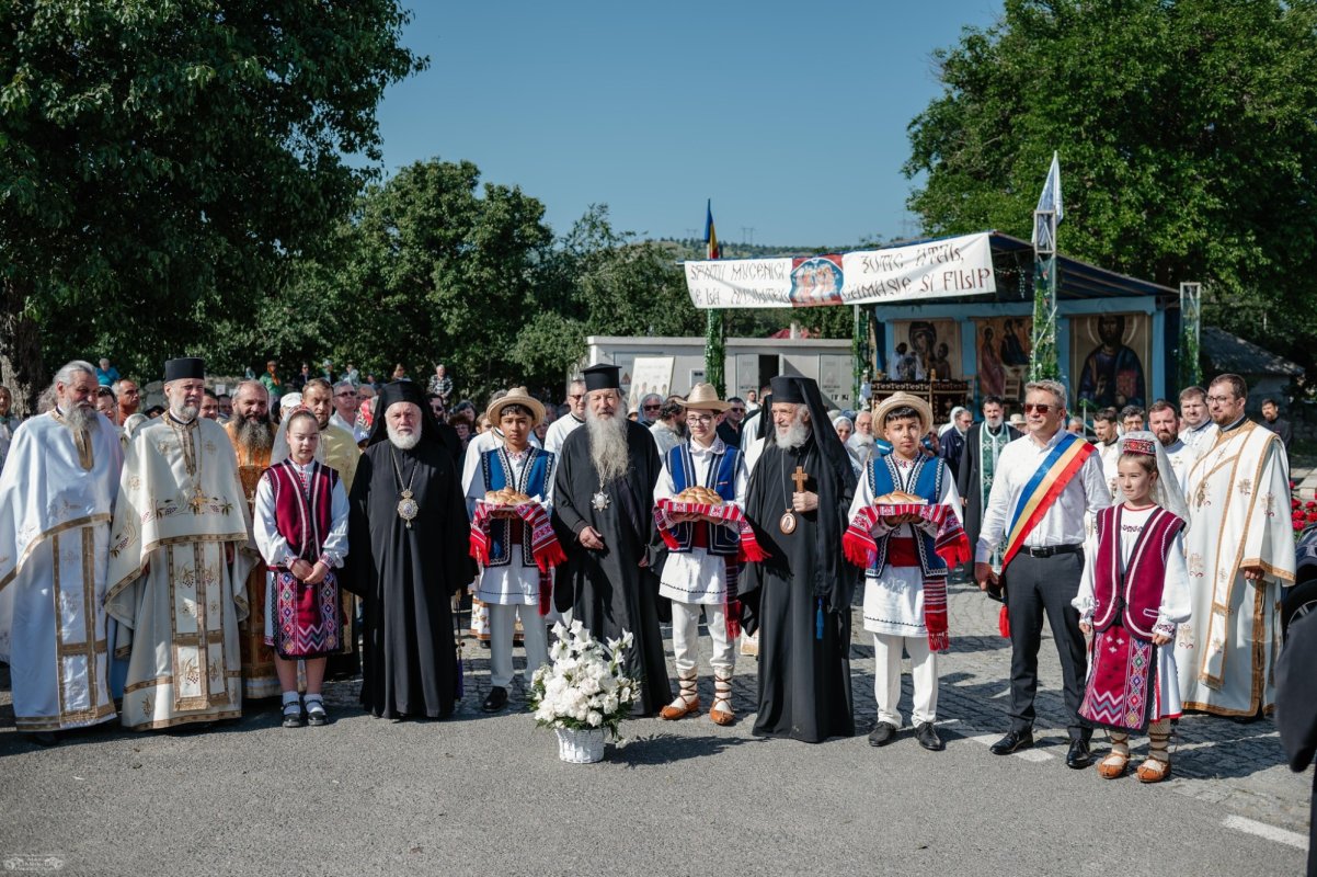 Sărbătoare luminoasă a ocrotitorilor Episcopiei Tulcii 333678
