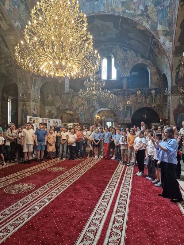 Elevi premiaţi în Biserica Parcul Călăraşi 333836