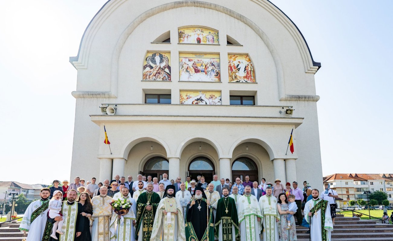 Binecuvântare arhierească la hramul catedralei din Onești 333963