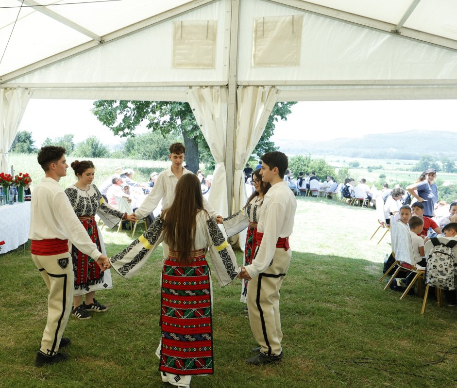 Întâlnirea Tinerilor Ortodocși, tradiţia de la Castelul Roşianu 334082