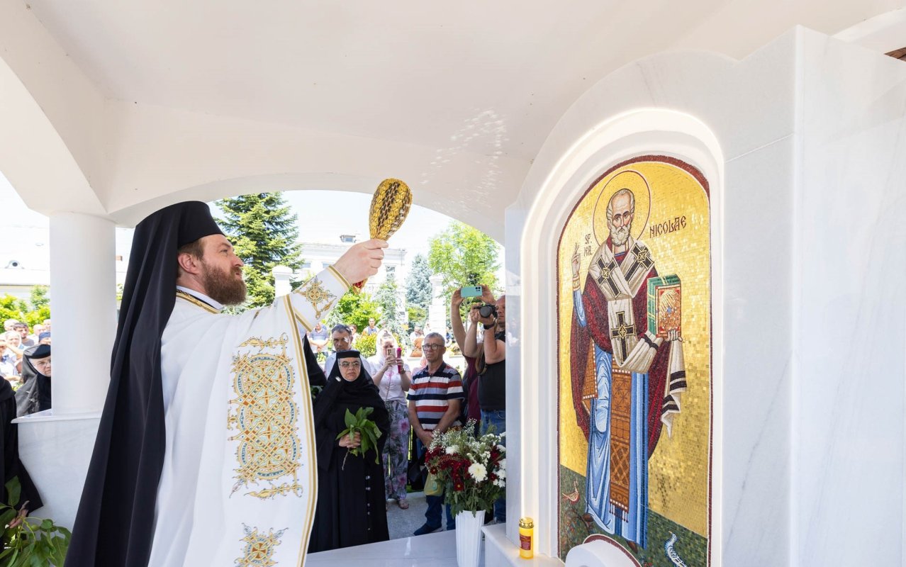 Mănăstirea ilfoveană Pasărea, în zi de sărbătoare 334078