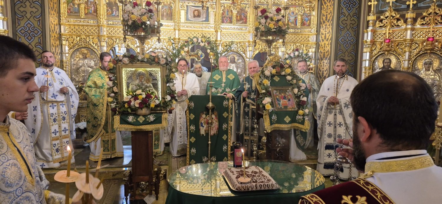 Bucurie duhovnicească la hramul unei biserici din Capitală 334145