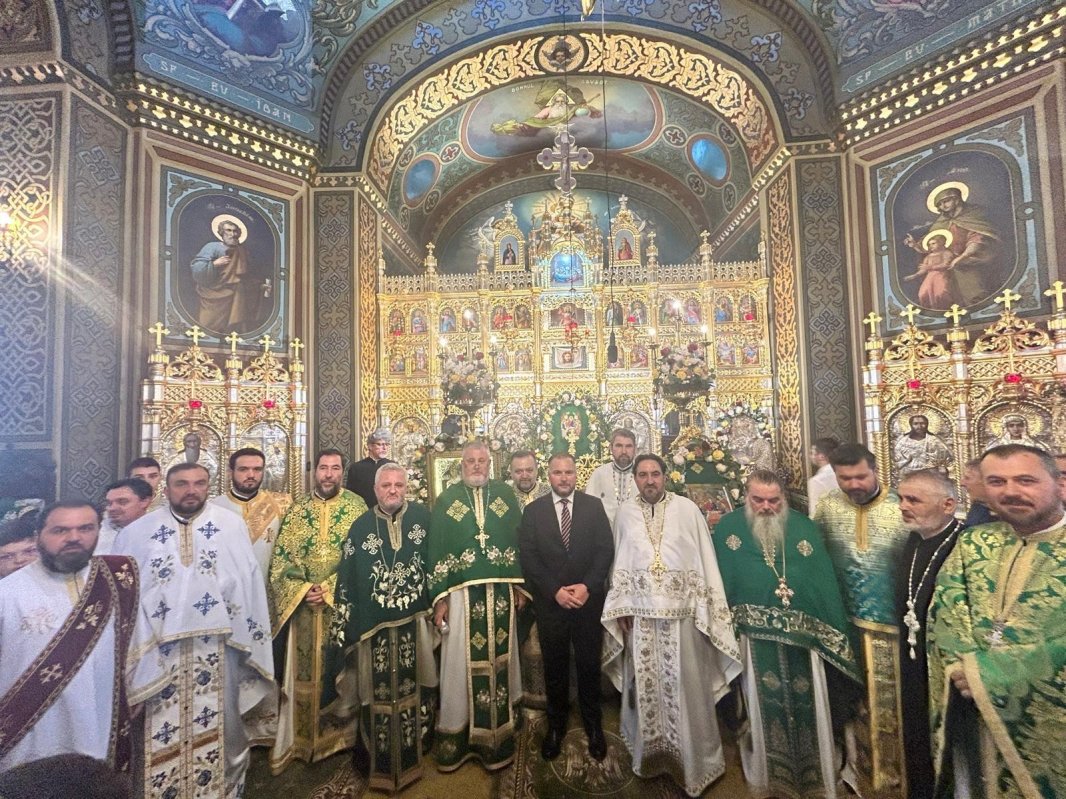 Bucurie duhovnicească la hramul unei biserici din Capitală 334146