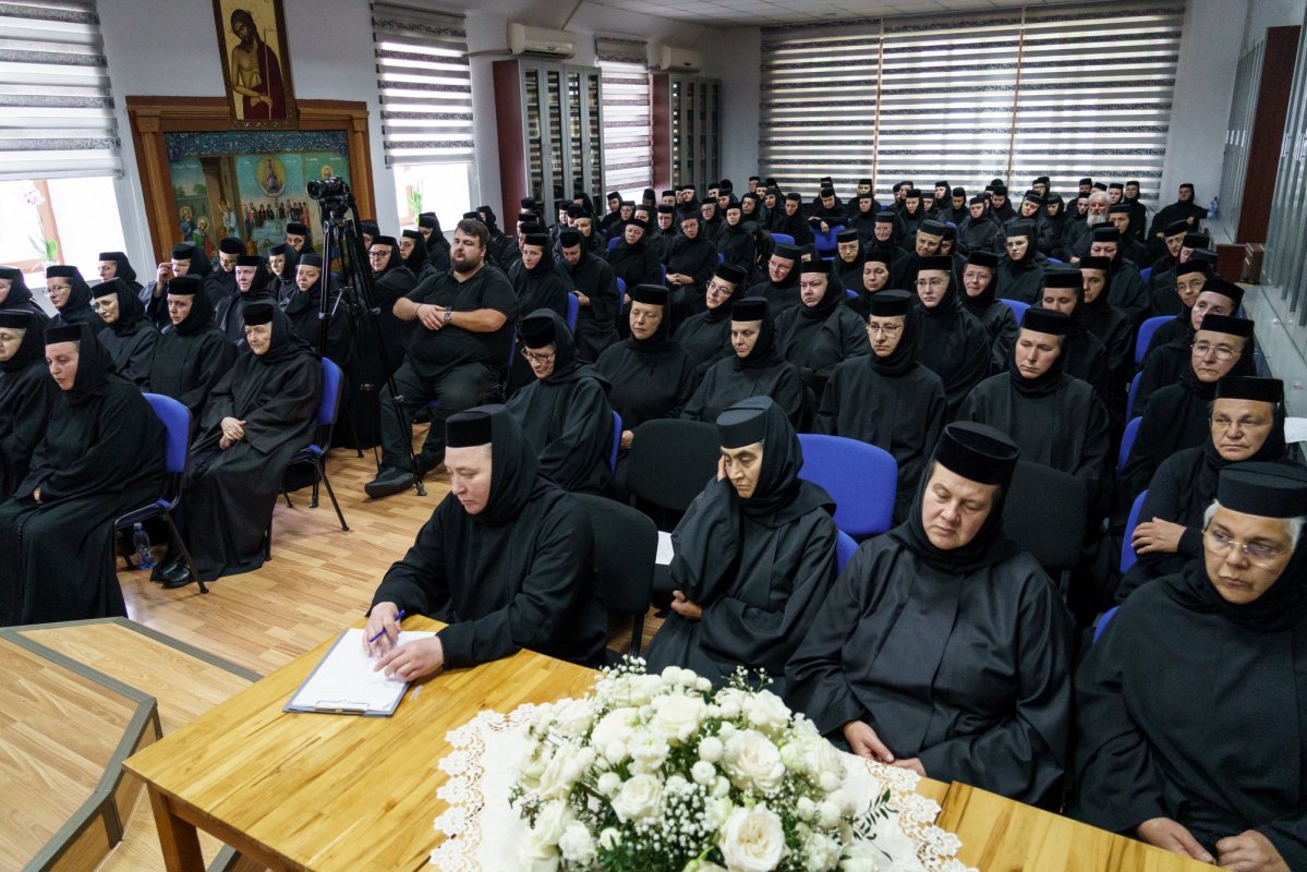 Monahiile Olimpiada și Nazaria au fost evocate la sinaxa Mănăstirii Văratec 334119