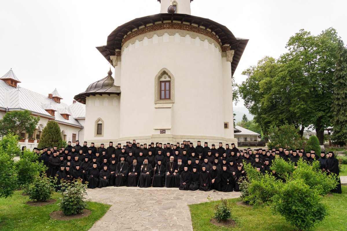Monahiile Olimpiada și Nazaria au fost evocate la sinaxa Mănăstirii Văratec 334121