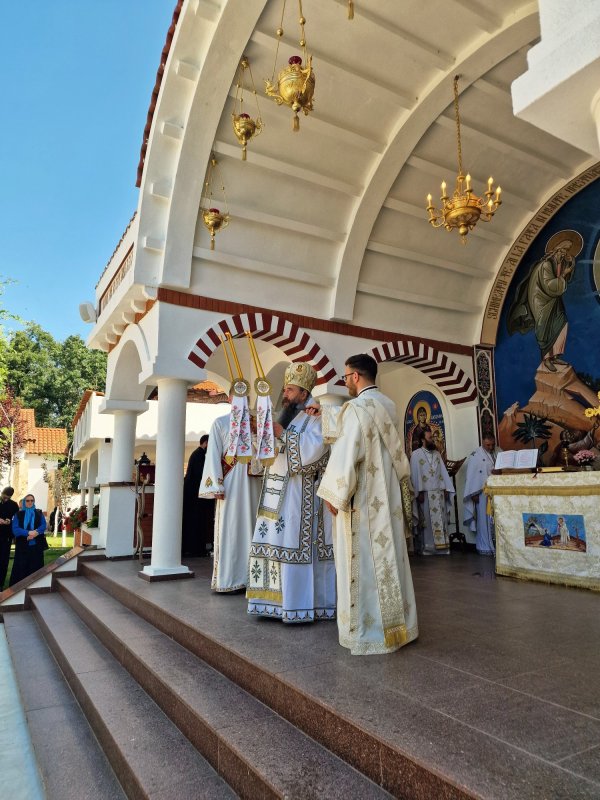 Praznicul Rusaliilor la mănăstirea teleormăneană Pantocrator 334139
