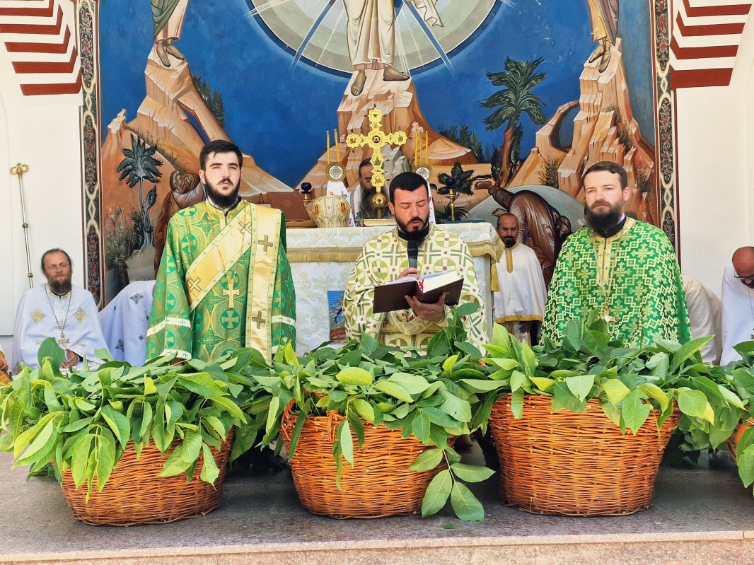 Praznicul Rusaliilor la mănăstirea teleormăneană Pantocrator 334143