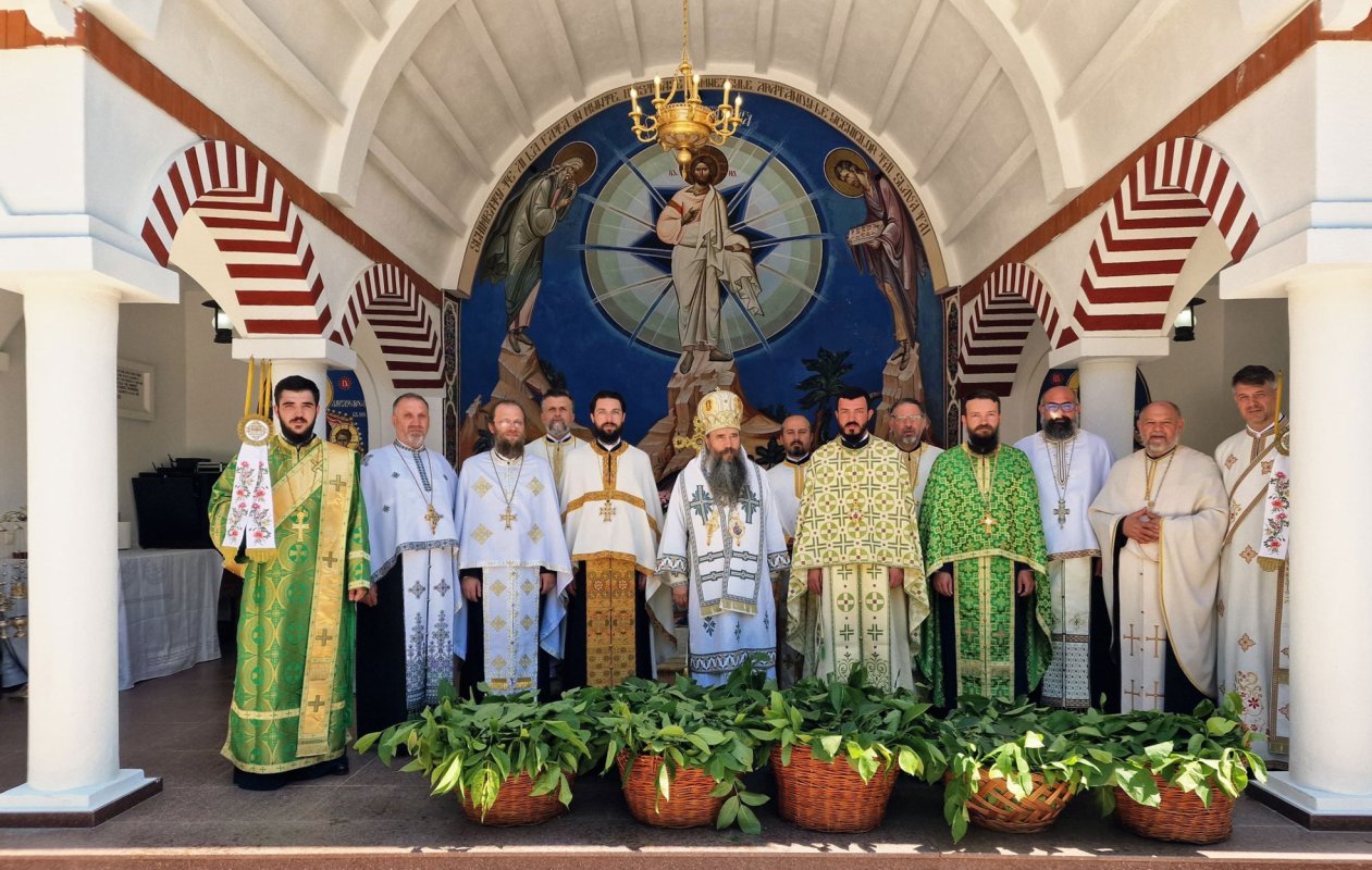 Praznicul Rusaliilor la mănăstirea teleormăneană Pantocrator 334153