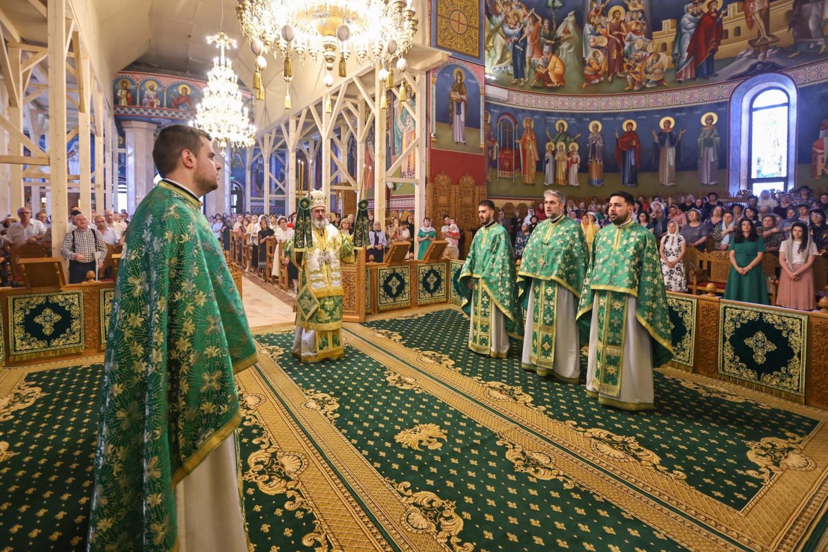 Prezență arhierească la praznice împărătești în județul Buzău 334126
