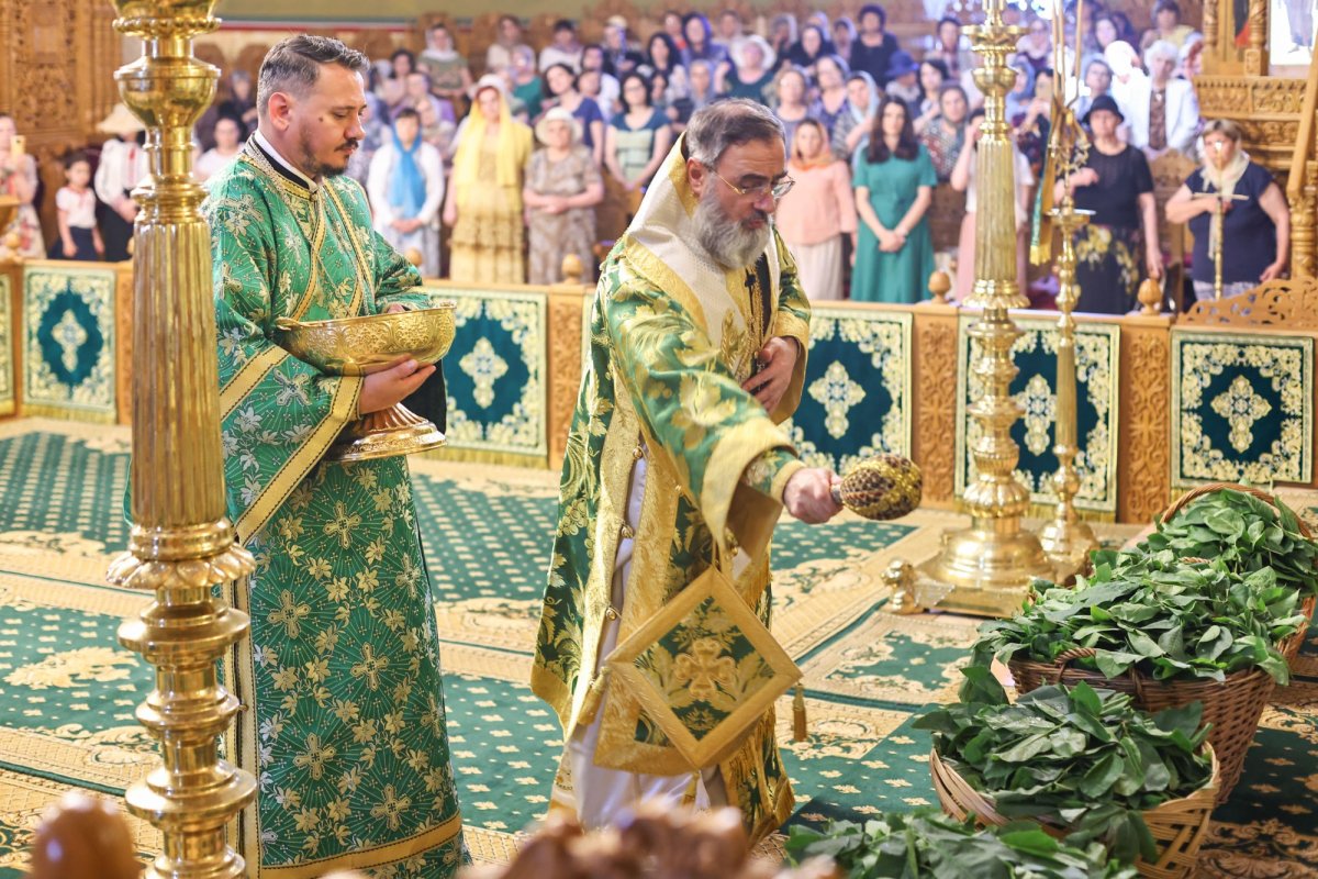 Prezență arhierească la praznice împărătești în județul Buzău 334127
