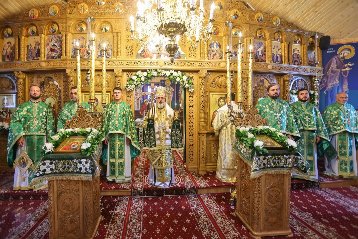Prezență arhierească la praznice împărătești în județul Buzău 334128