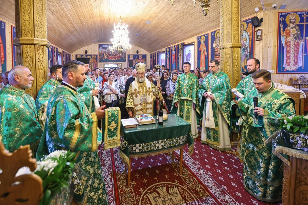Prezență arhierească la praznice împărătești în județul Buzău 334129