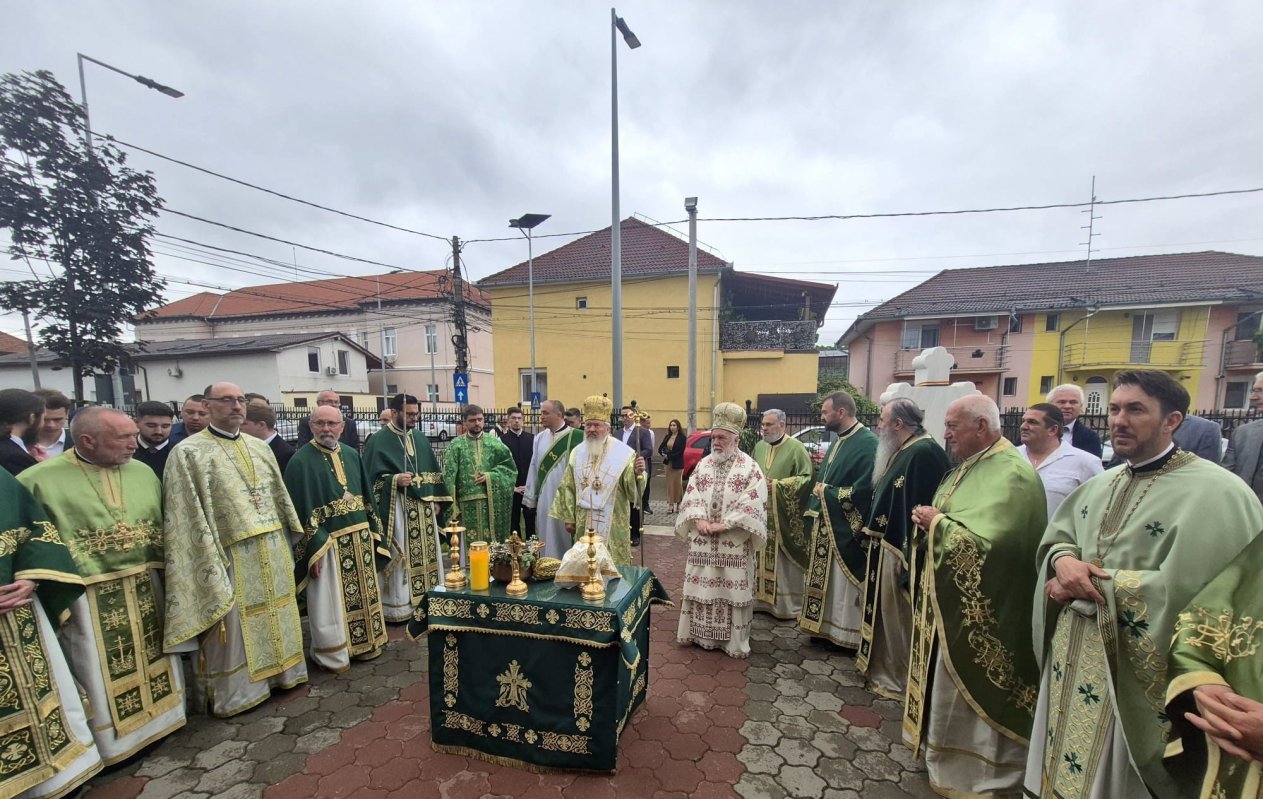 Resfințirea Bisericii „Sfânta Treime” din Alba Iulia 334111