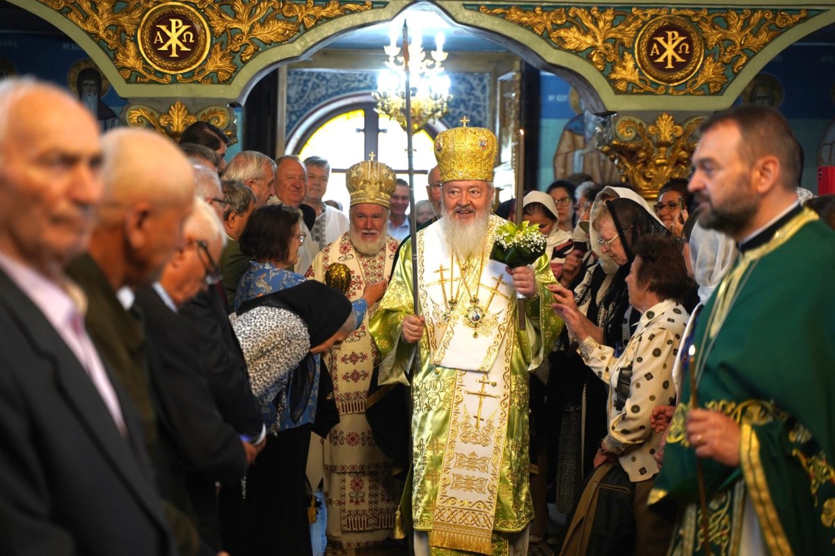 Resfințirea Bisericii „Sfânta Treime” din Alba Iulia 334113