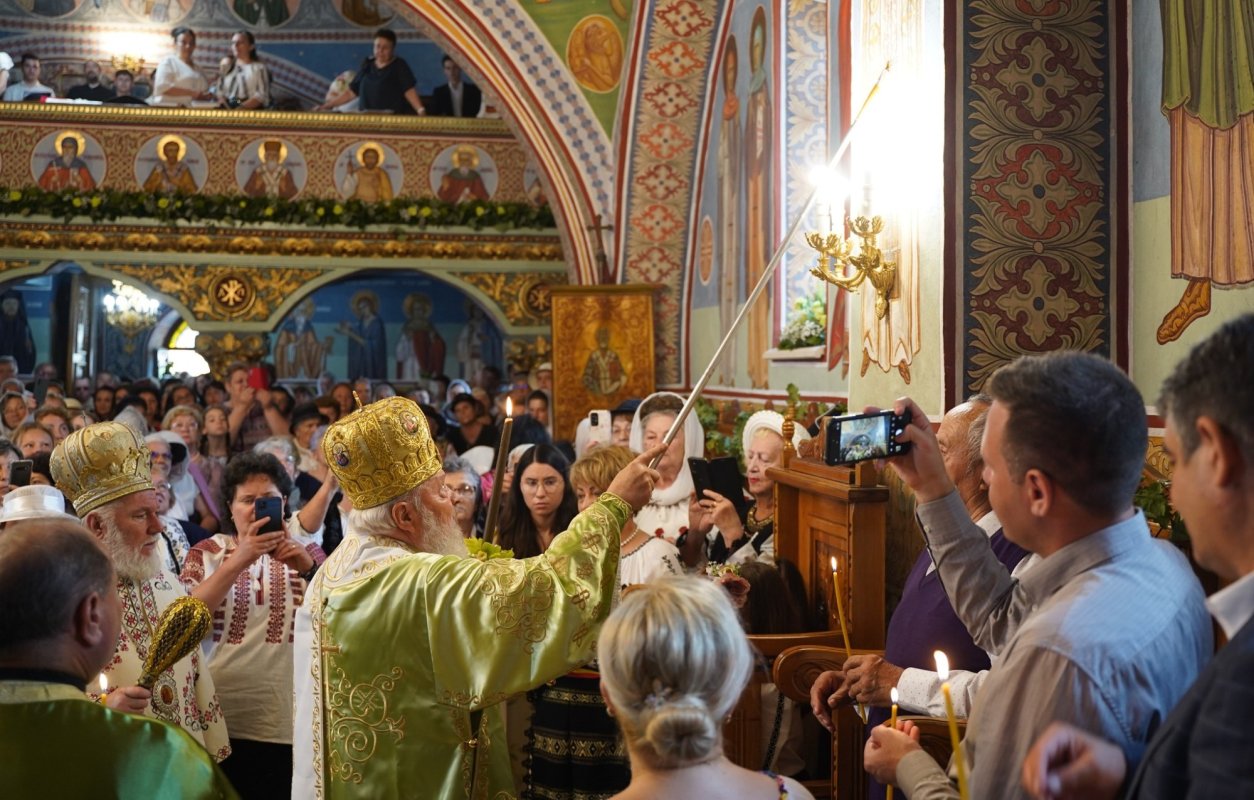 Resfințirea Bisericii „Sfânta Treime” din Alba Iulia 334114