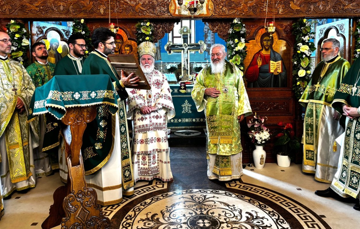 Resfințirea Bisericii „Sfânta Treime” din Alba Iulia 334117