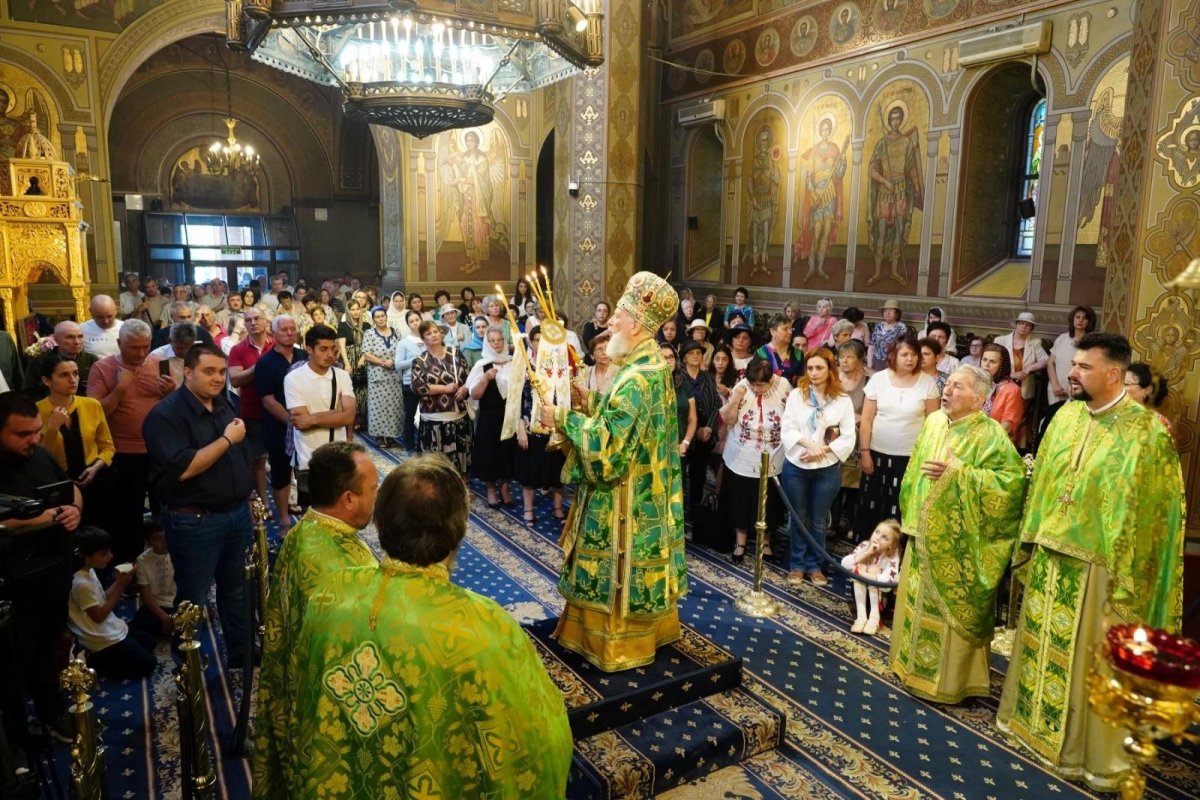 Sărbătoarea Cincizecimii la catedrala din Târgoviște 334124