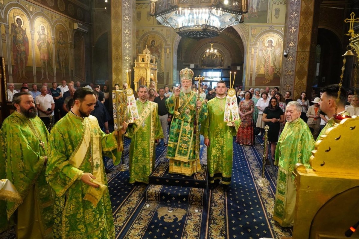 Sărbătoarea Cincizecimii la catedrala din Târgoviște 334125