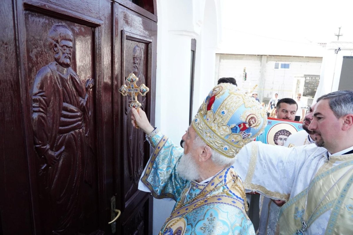 A fost sfințită biserica Parohiei Ibrianu din judeţul Dâmboviţa 334261