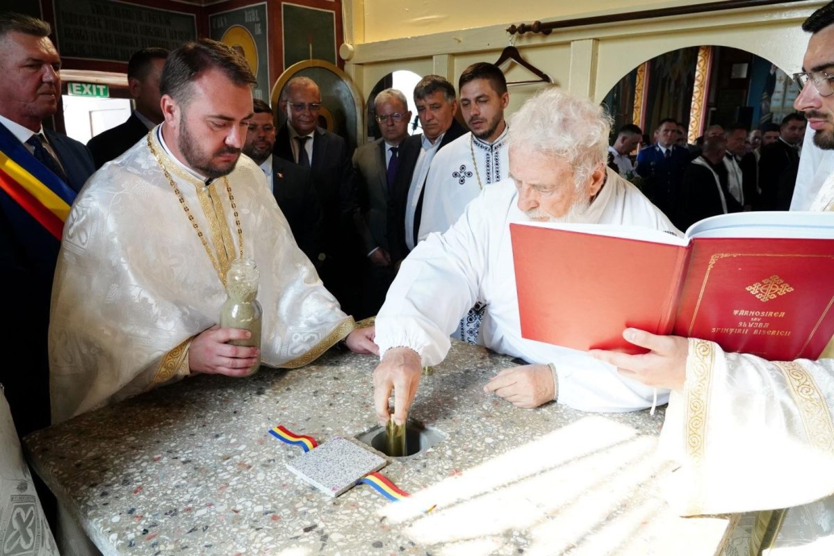 A fost sfințită biserica Parohiei Ibrianu din judeţul Dâmboviţa 334262