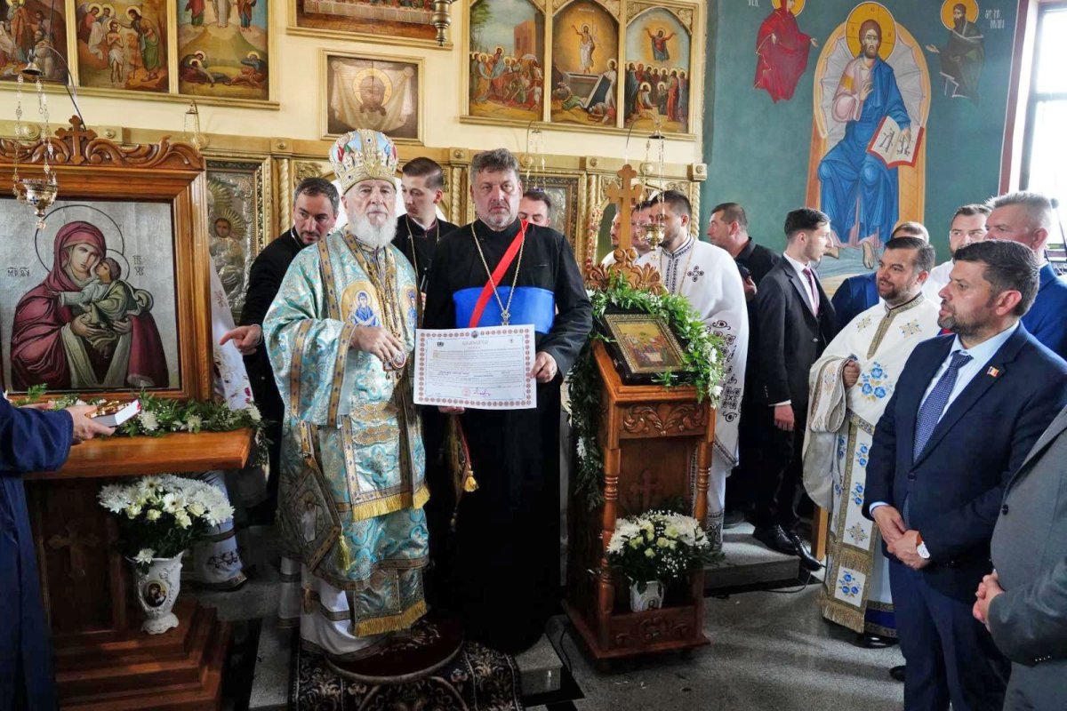 A fost sfințită biserica Parohiei Ibrianu din judeţul Dâmboviţa 334319
