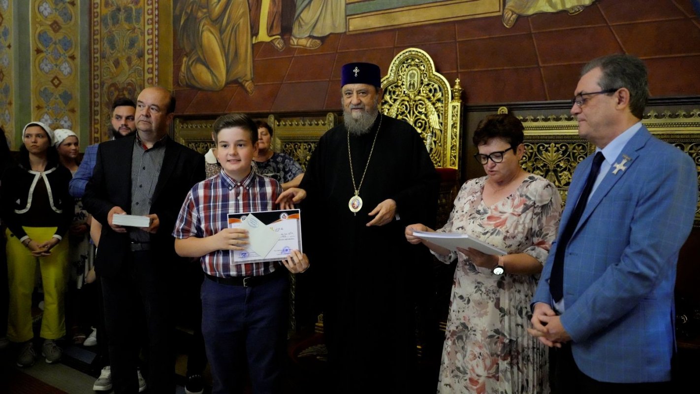 Elevii olimpici la Religie din judeţul Sibiu au fost premiaţi 334335