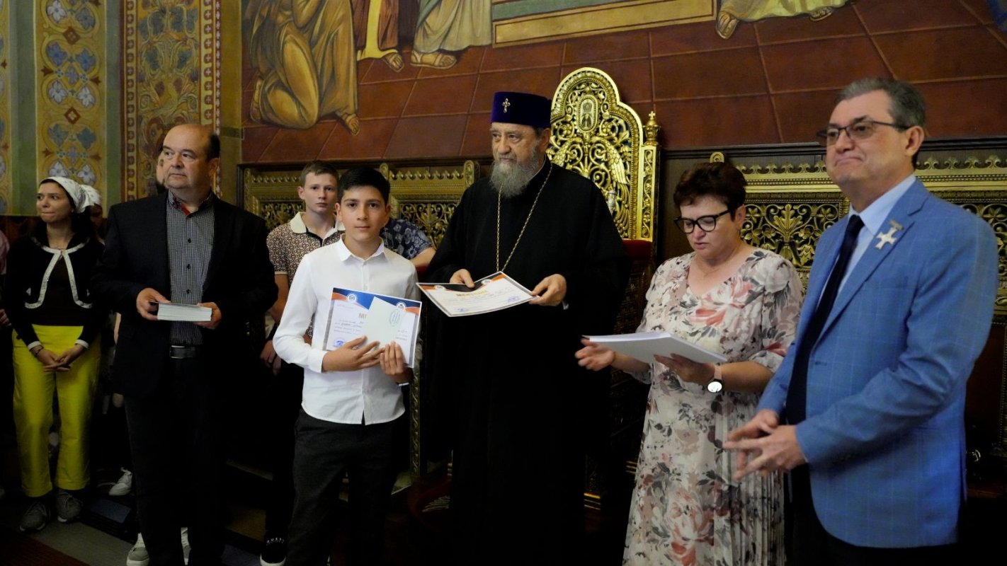 Elevii olimpici la Religie din judeţul Sibiu au fost premiaţi 334336