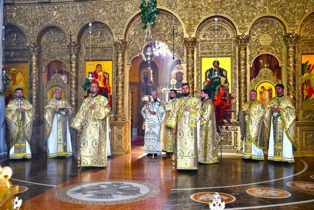 Praznicul Pogorârii Duhului Sfânt la Catedrala Episcopală din Caransebeș 334251