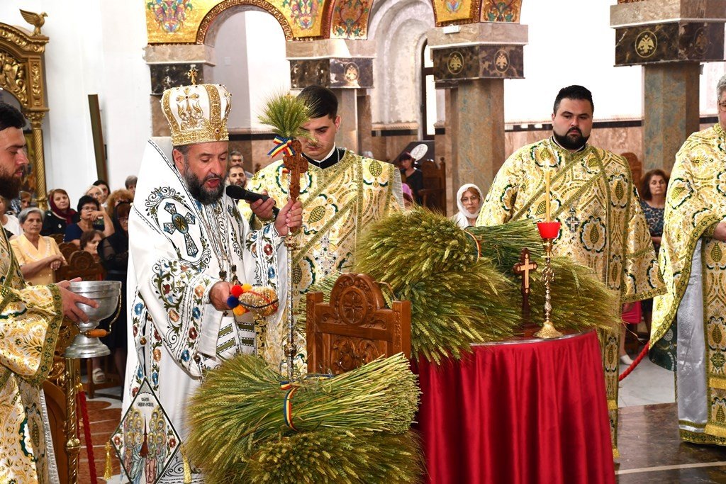 Praznicul Pogorârii Duhului Sfânt la Catedrala Episcopală din Caransebeș 334255