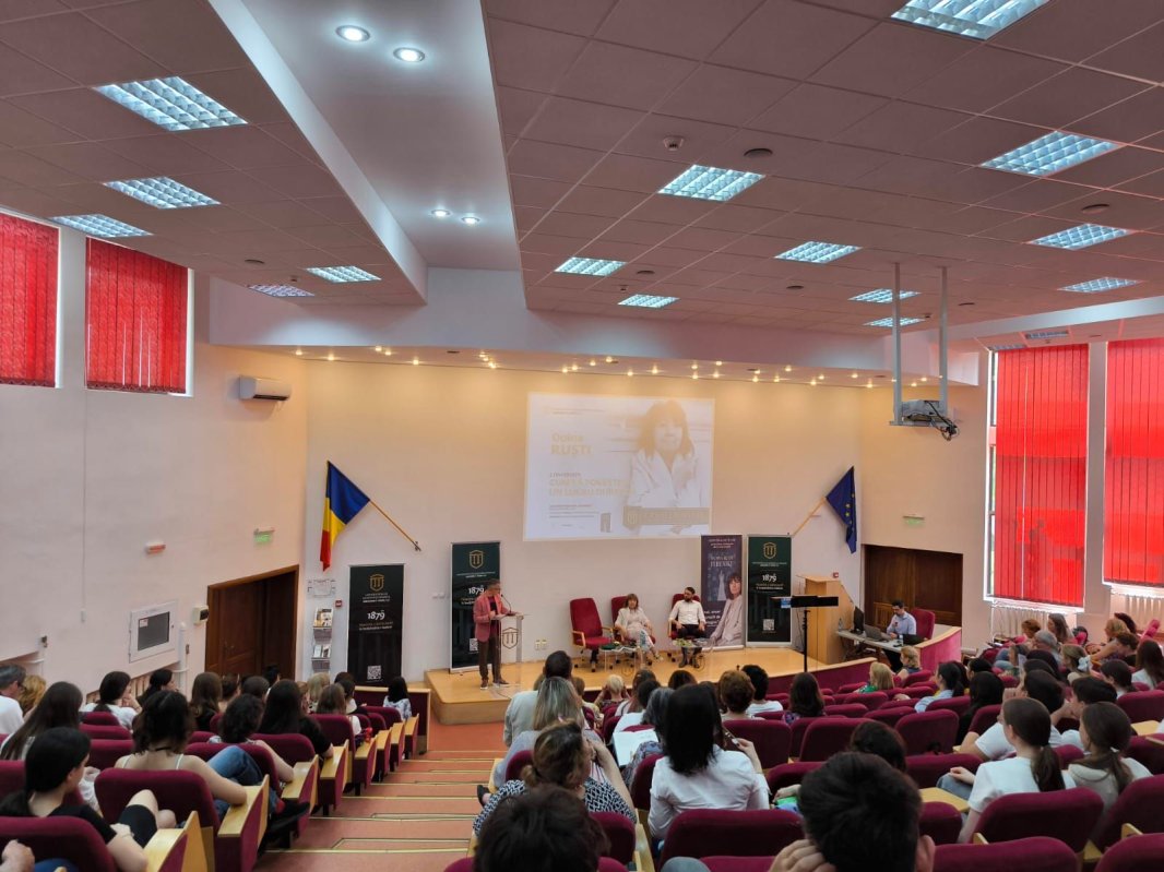 „Scriitorul are misiunea de a transforma durerea într-o metaforă” 334193