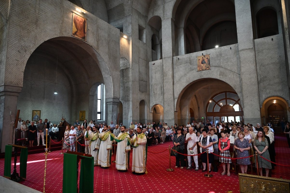 Slujiri arhiereşti în Episcopia Oradiei la praznicul Pogorârii Duhului Sfânt 334231