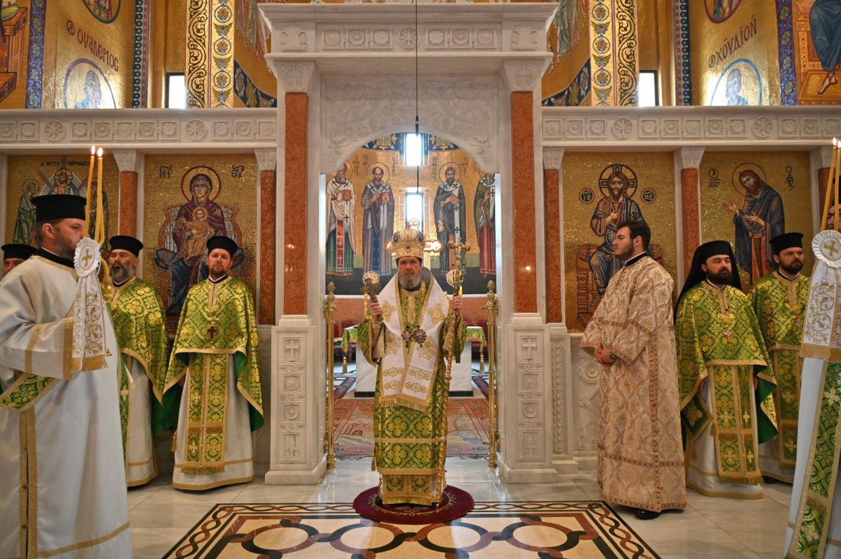 Slujiri arhiereşti în Episcopia Oradiei la praznicul Pogorârii Duhului Sfânt 334232