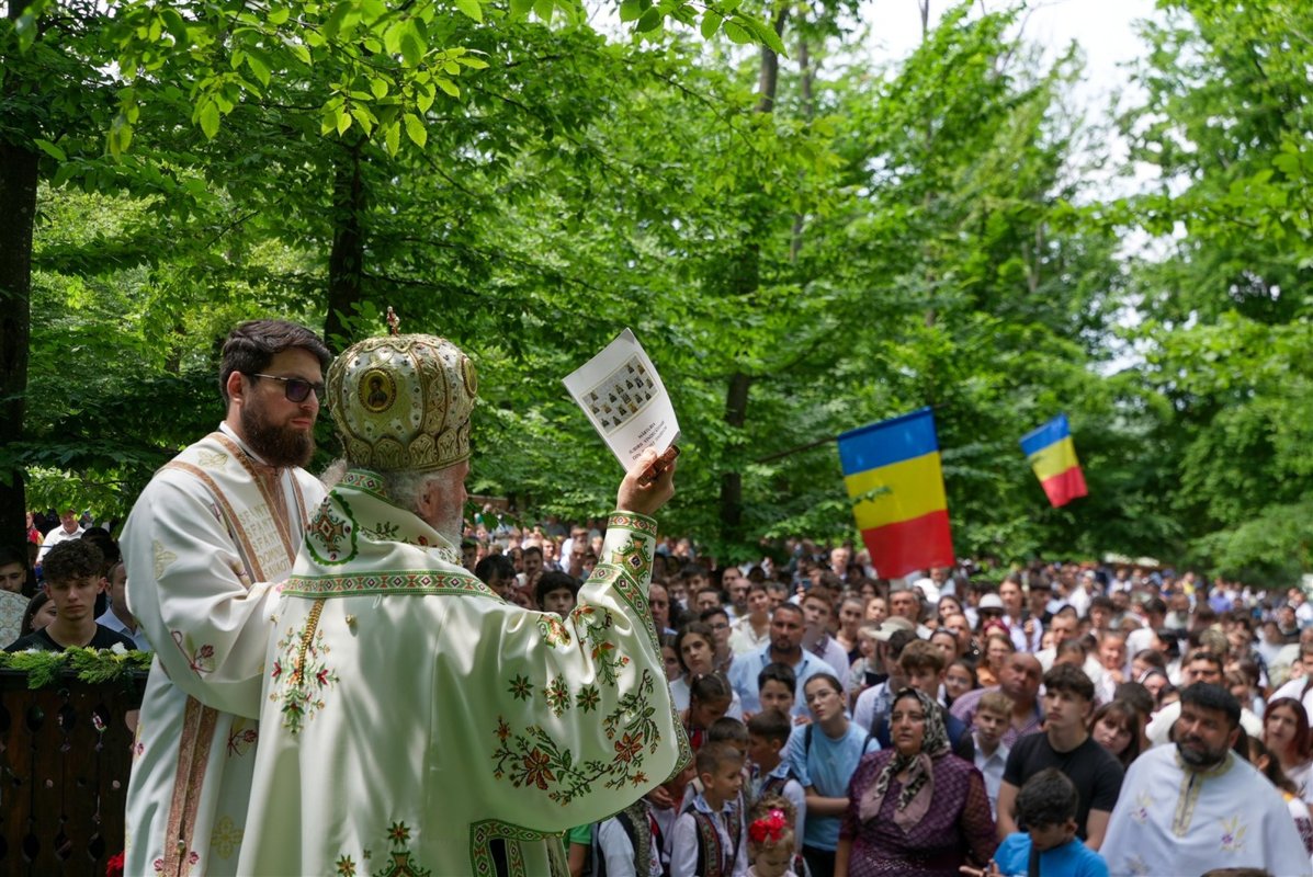 Tinerii pelerini, icoane vii ale Sfintei Liturghii 334180