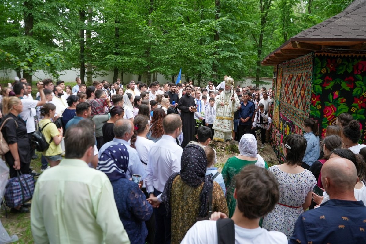 Tinerii pelerini, icoane vii ale Sfintei Liturghii 334181