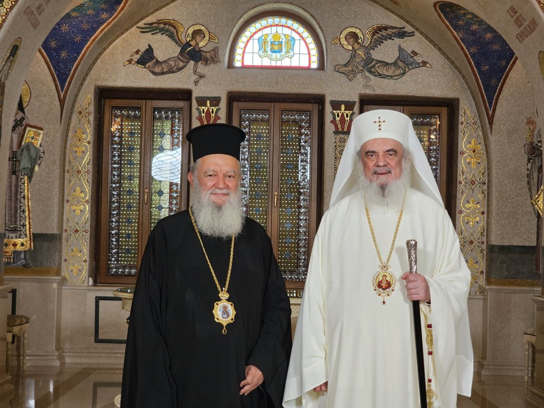 Patriarhul României a primit vizita unei delegații din Biserica Ortodoxă a Greciei 334431