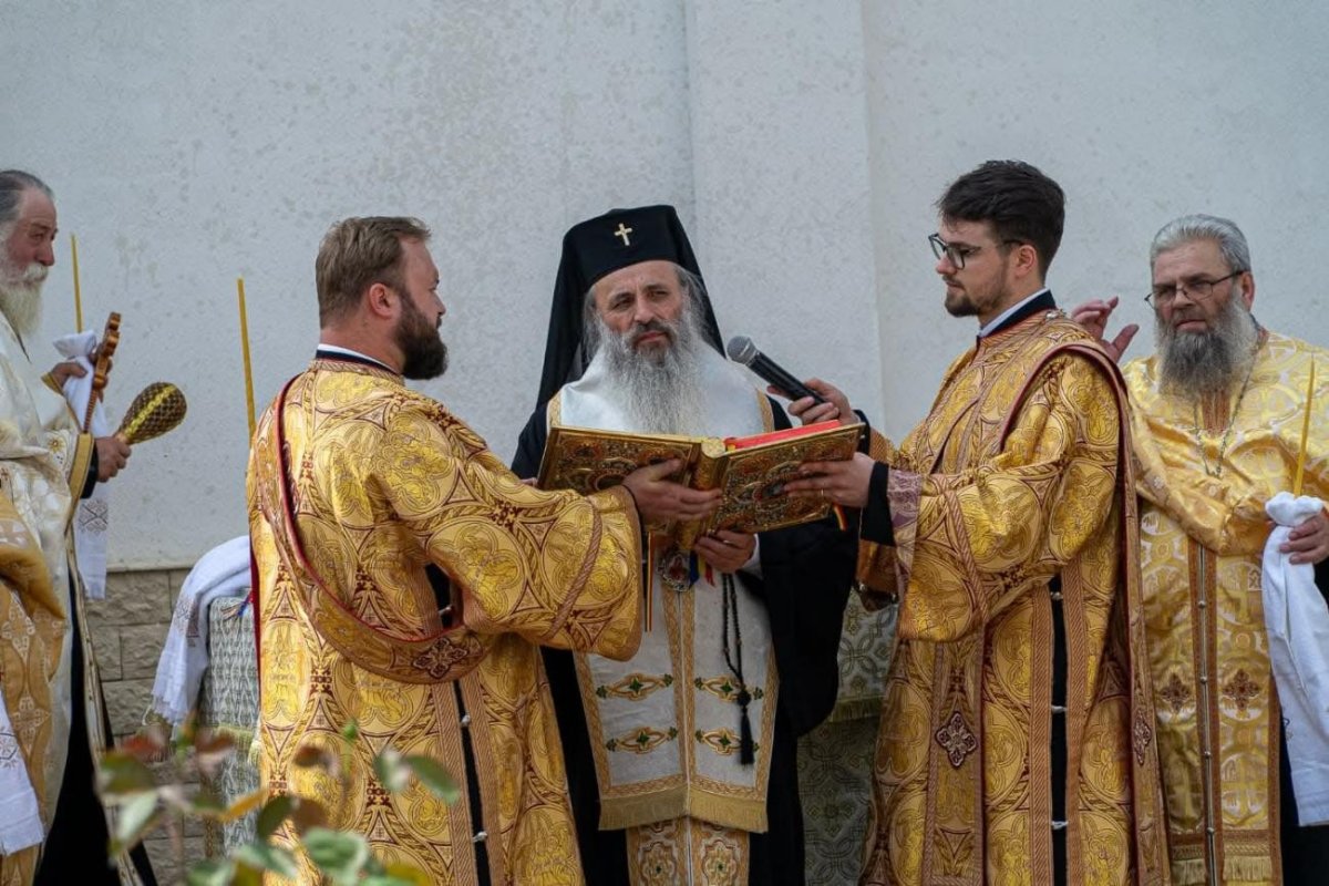 Clopotnița Parohiei Ionășeni, binecuvântată de Mitropolitul Moldovei și Bucovinei 334492