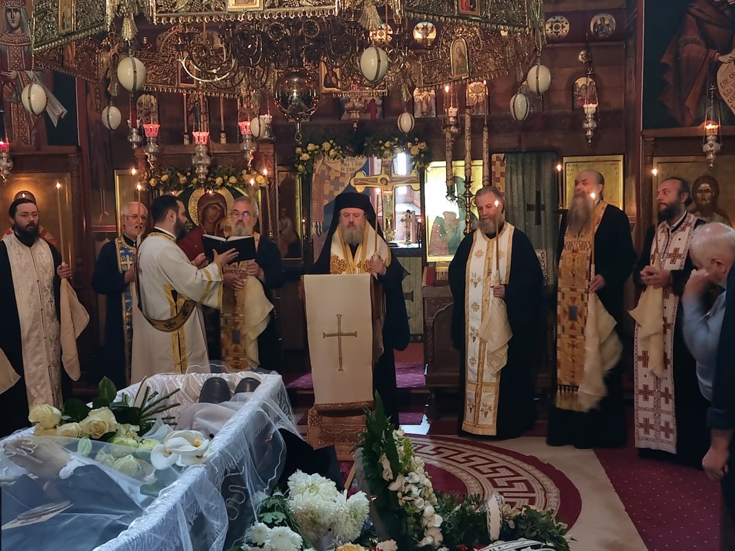 Teologul și etnologul Costion Nicolescu a fost condus pe ultimul drum 334585