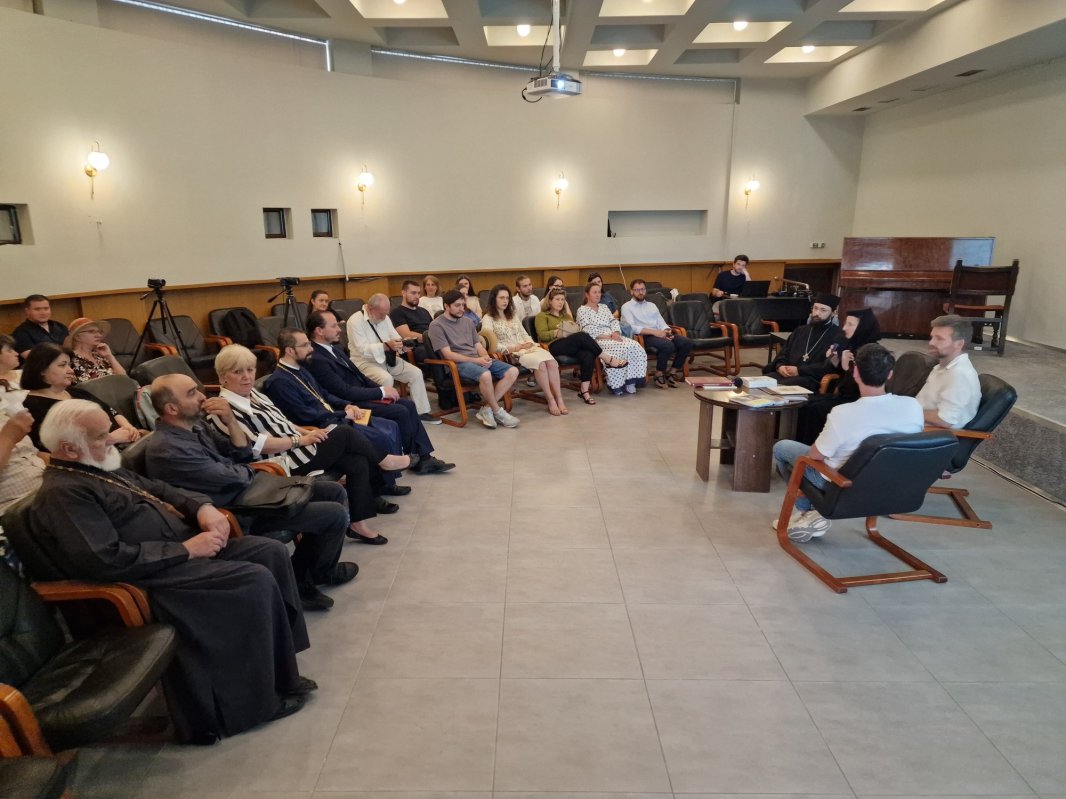 Vernisaj de icoane la Muzeul Naţional al Satului din București 334605