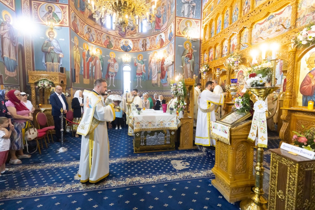 Extinderea complexului bisericesc al Parohiei „Sfânta Treime”-Militari 334673