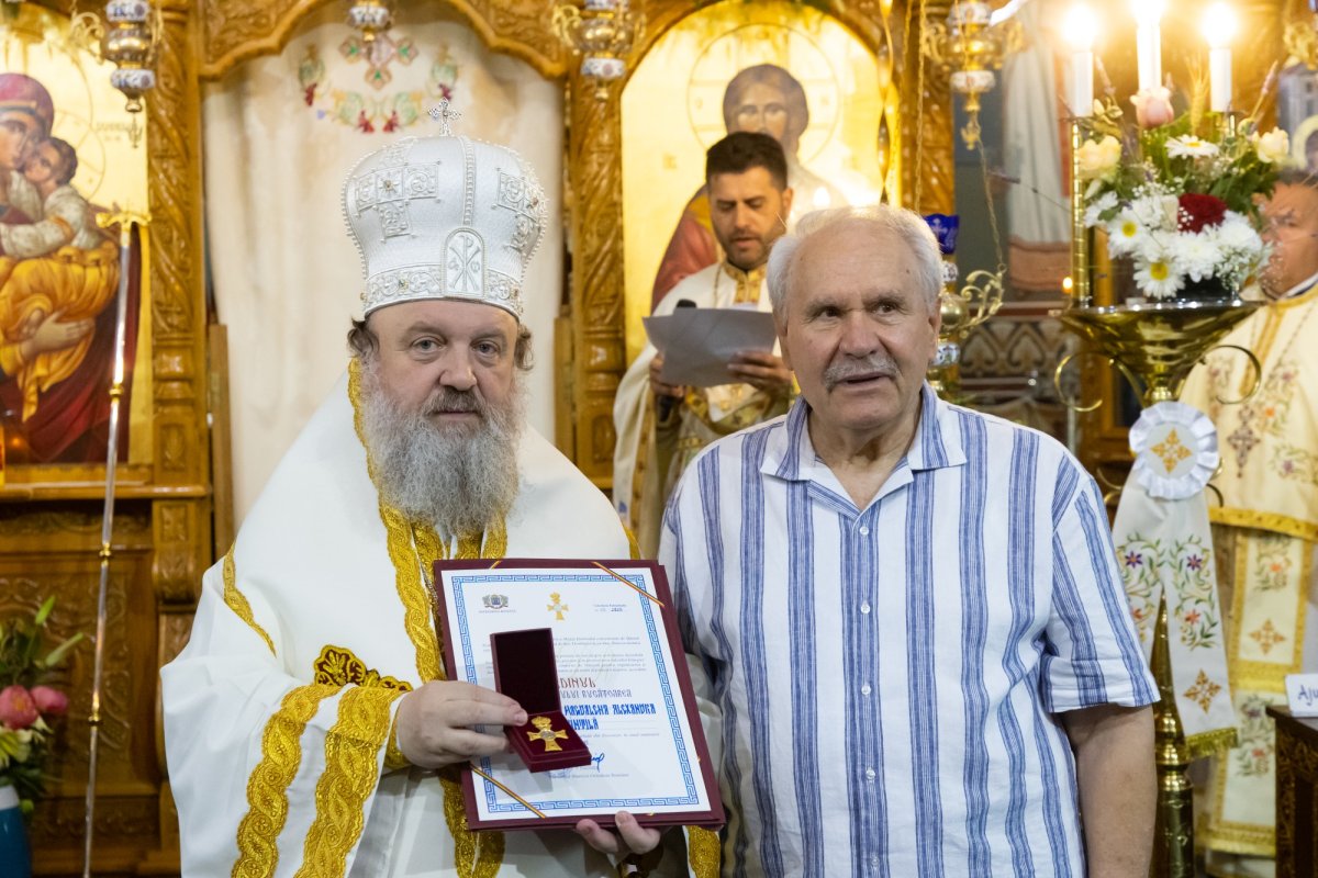 Extinderea complexului bisericesc al Parohiei „Sfânta Treime”-Militari 334682