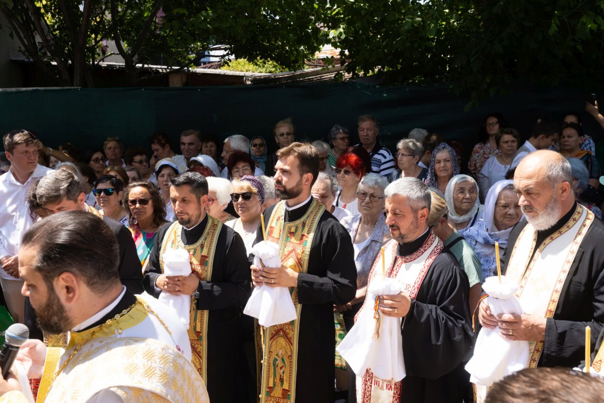 Extinderea complexului bisericesc al Parohiei „Sfânta Treime”-Militari 334699